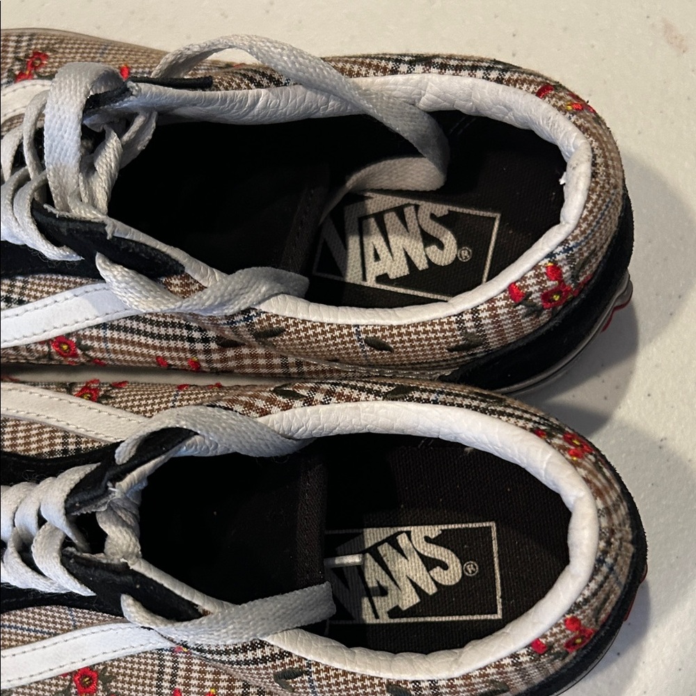 Vans Men's Black/White Plaid With Flowers Sneaker Men’s Size 8.5 Women’s Size 10 - Picture 4 of 6